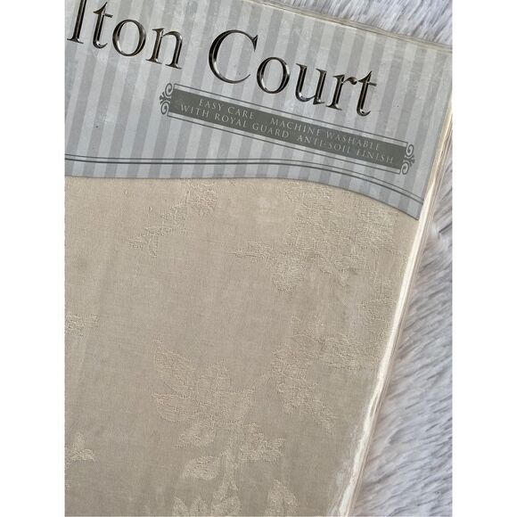 NWT Wilton Court 60”X104” Oval Cream Rose Print Tablecloth - Picture 5 of 8